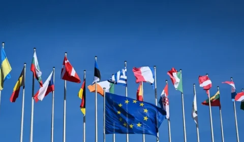 União Europeia adia votação de acordo com os EUA após novas tarifas de Trump