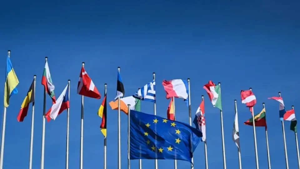 União Europeia adia votação de acordo com os EUA após novas tarifas de Trump