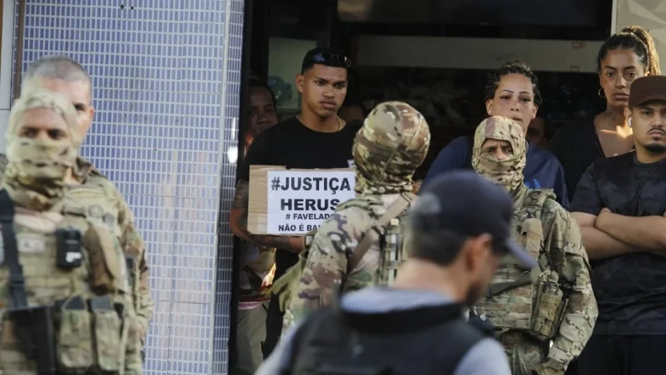 ‘Chegaram atirando. Em criança, em todo mundo’: moradores relatam ação do BOPE em festa junina no RJ