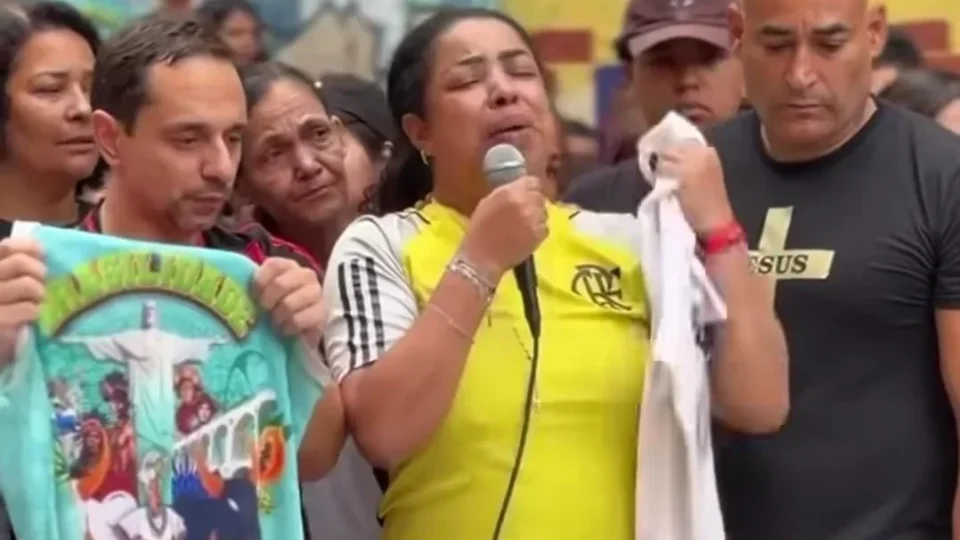 Mãe do rapaz morto em festa junina relata cerceamento da PM: ‘Não deixaram a gente socorrer’