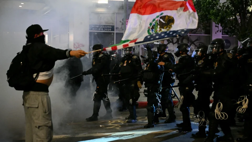 Trump envia fuzileiros e mais Guarda Nacional a Los Angeles para conter protestos
