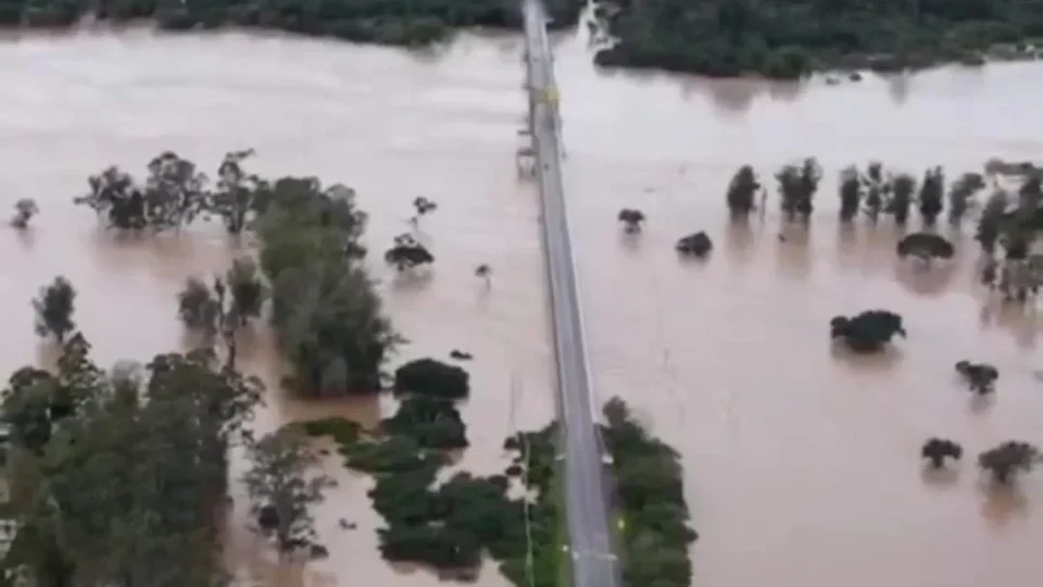 Ministro diz que governo reforçou prevenção a incêndios com possibilidade de Super El Niño