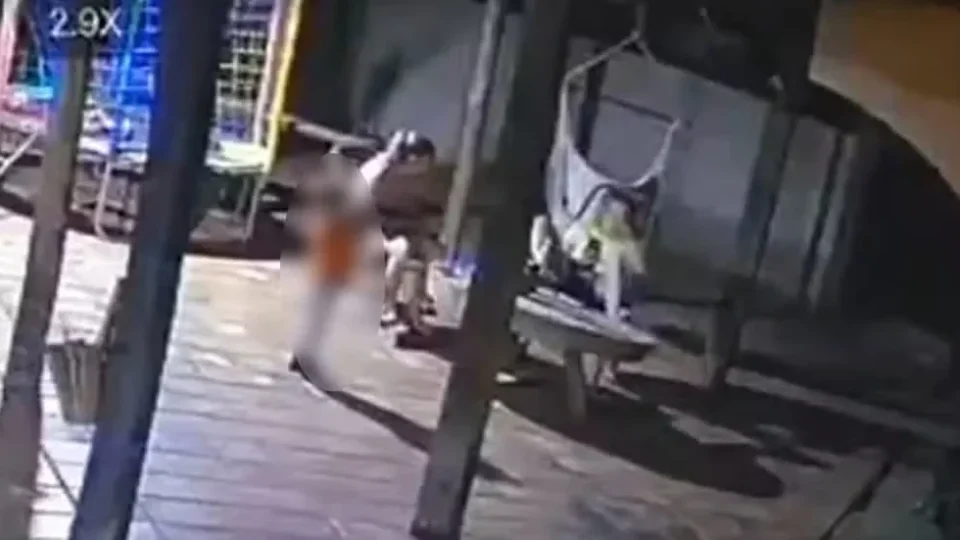 Criança de 2 anos pega arma do pai e mata a mãe acidentalmente em MS
