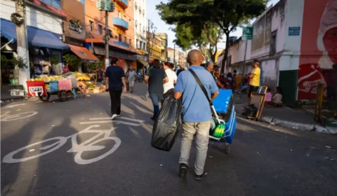 Vendedores ambulantes do centro de São Paulo relatam rotina de violência da polícia
