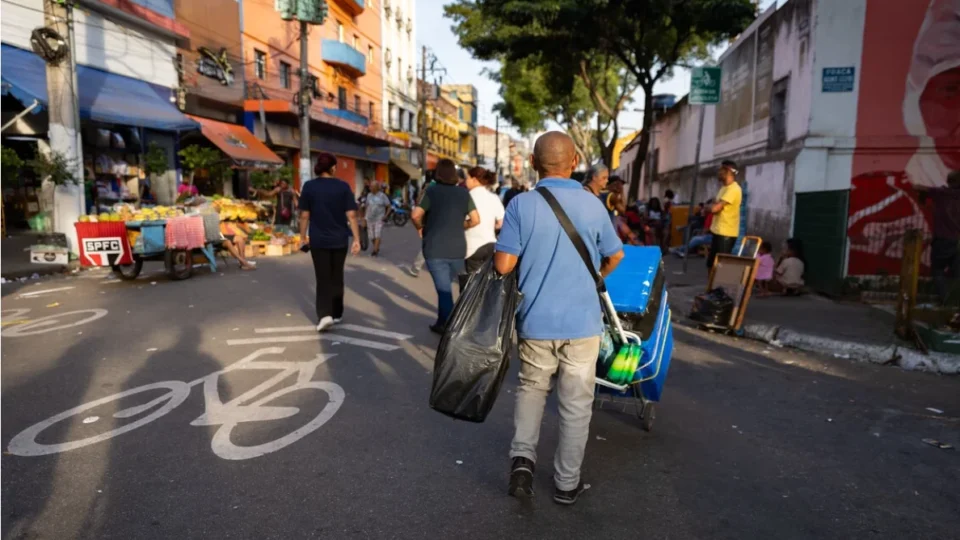 Vendedores ambulantes do centro de São Paulo relatam rotina de violência da polícia
