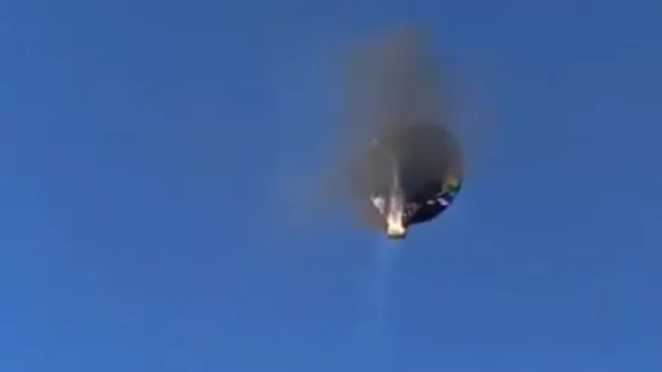 Senti cheiro de queimado 3 minutos após decolagem, diz piloto de balão que caiu em SC