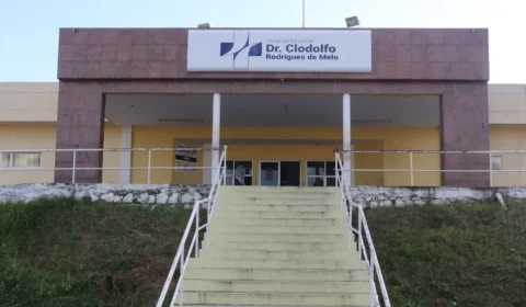 Líder do MDB põe R$ 5,7 mi de emendas em hospital que contrata empresa de parentes