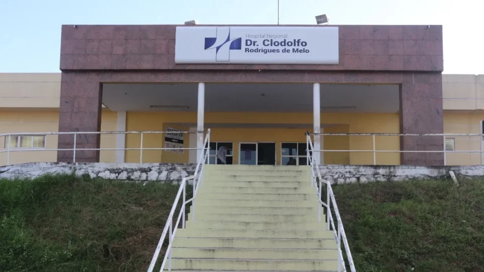 Líder do MDB põe R$ 5,7 mi de emendas em hospital que contrata empresa de parentes
