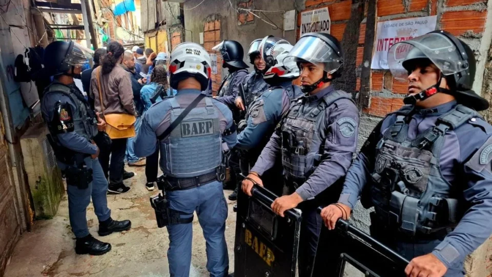 Liderança do Moinho acusa PM de invadir sua casa e exigir celular desbloqueado