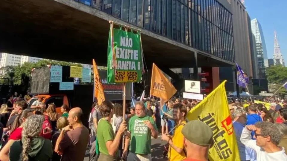 Milhares vão às ruas contra a PL da Devastação e em apoio a Marina Silva
