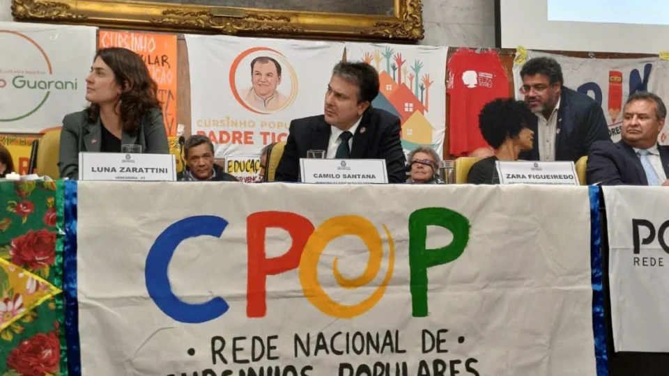 Ato em São Paulo defende cursinhos populares e denuncia desmonte da educação