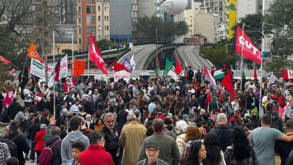 Ato pró-Gaza em SP aumenta pressão para Lula romper relações com Israel