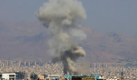 Israel e Irã trocam ataques em 3º dia de conflito; explosões são registradas nos dois países