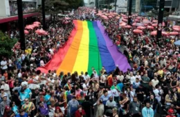 Na parada de SP, comunidade LGBT+ reinvidica envelhecimento digno e respeito à memória