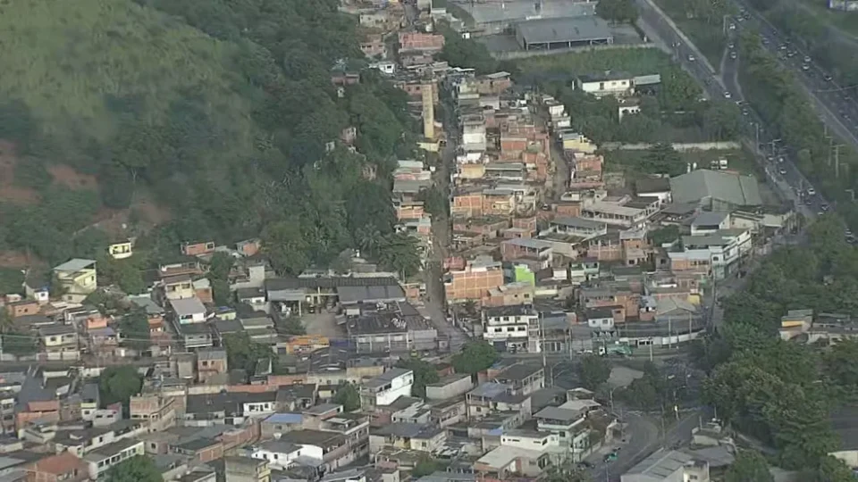 Milicianos impõem cobrança ilegal por energia elétrica na comunidade do Catiri, no Rio