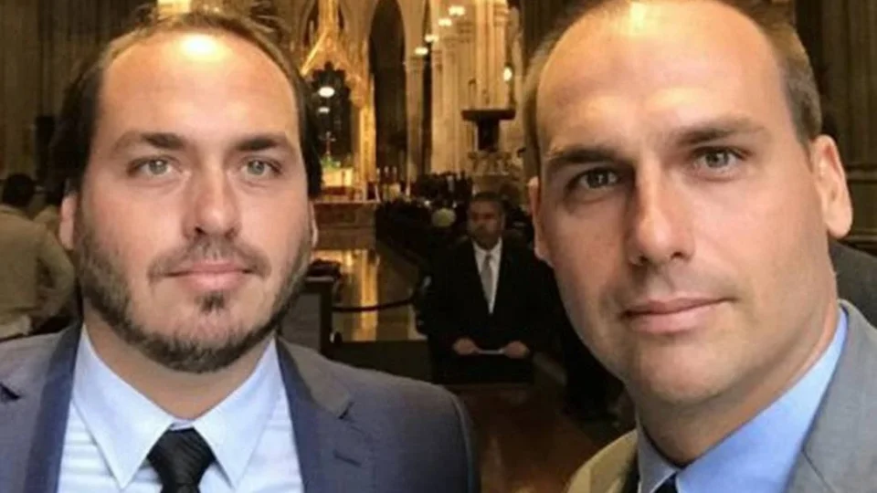Filipe Martins convoca Carlos e Eduardo Bolsonaro como testemunhas