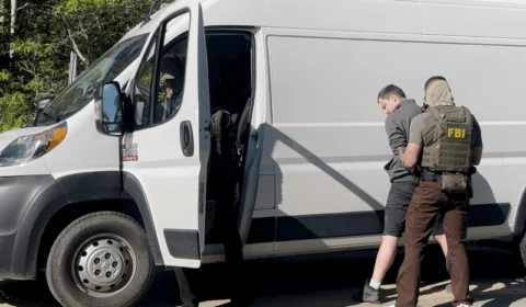 Em centro de detenção nos EUA, imigrante brasileiro conta como foi preso