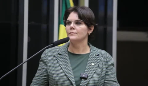 Defensora de austeridade fiscal, deputada bolsonarista gasta R$ 5 mil com coach evangélica