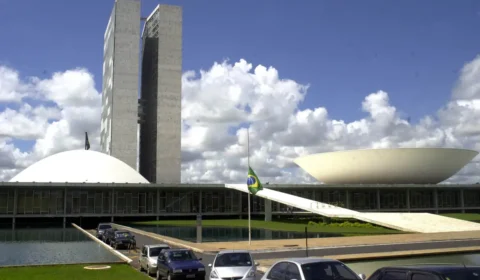 Comissão do Congresso aprova verba extra a partidos estimada em R$ 160 mi para 2026