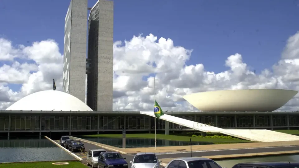 Governo dobra liberação de emendas, mas líderes veem medida insuficiente para evitar derrotas