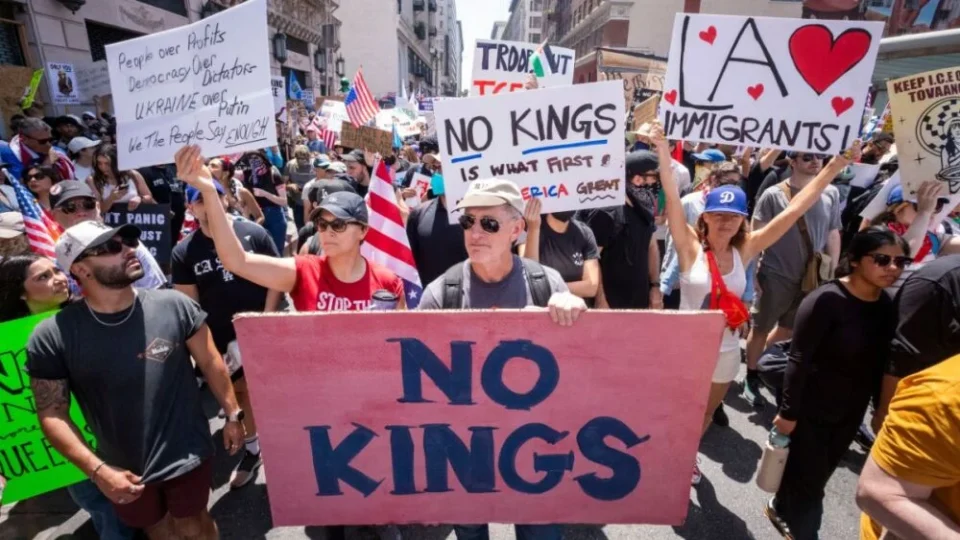 EUA: Morre manifestante baleado em um protesto anti-Trump
