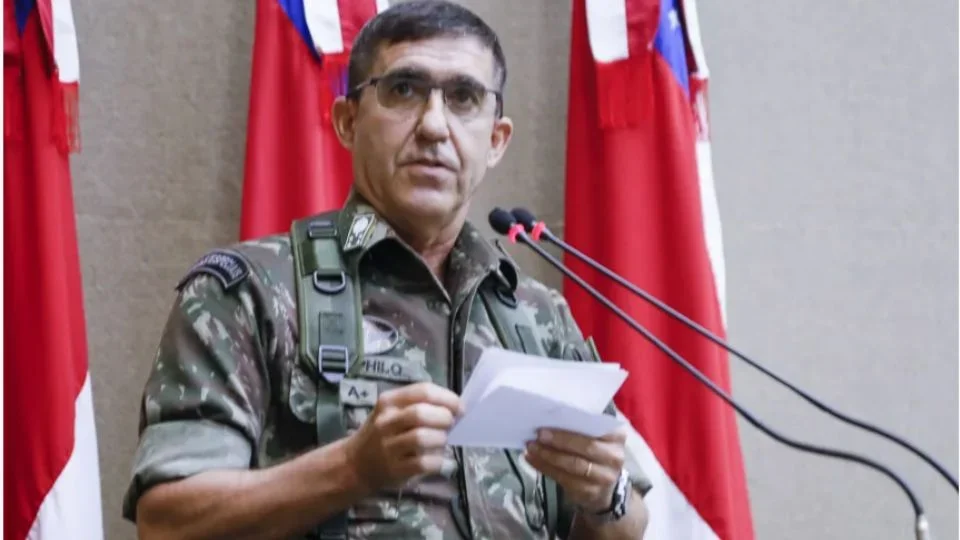 General do Alto Comando disse que Exército cumpriria golpe se houvesse decreto de Bolsonaro, diz Cid