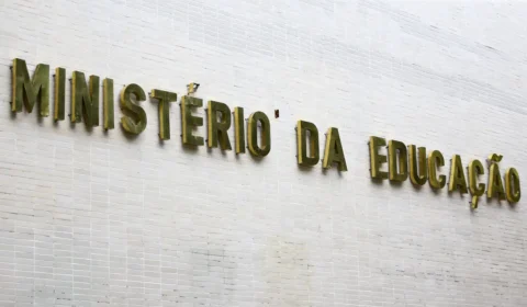 MEC libera acúmulo de benefícios para estudantes de graduação