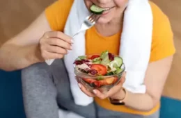 O que comer para evitar lesões musculares a partir dos 50 anos