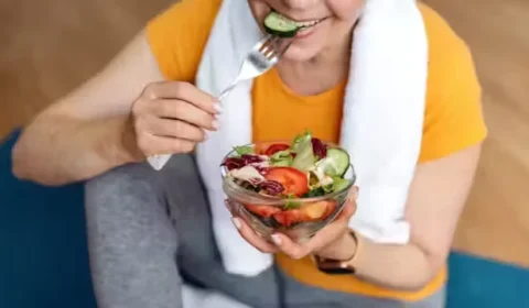 O que comer para evitar lesões musculares a partir dos 50 anos