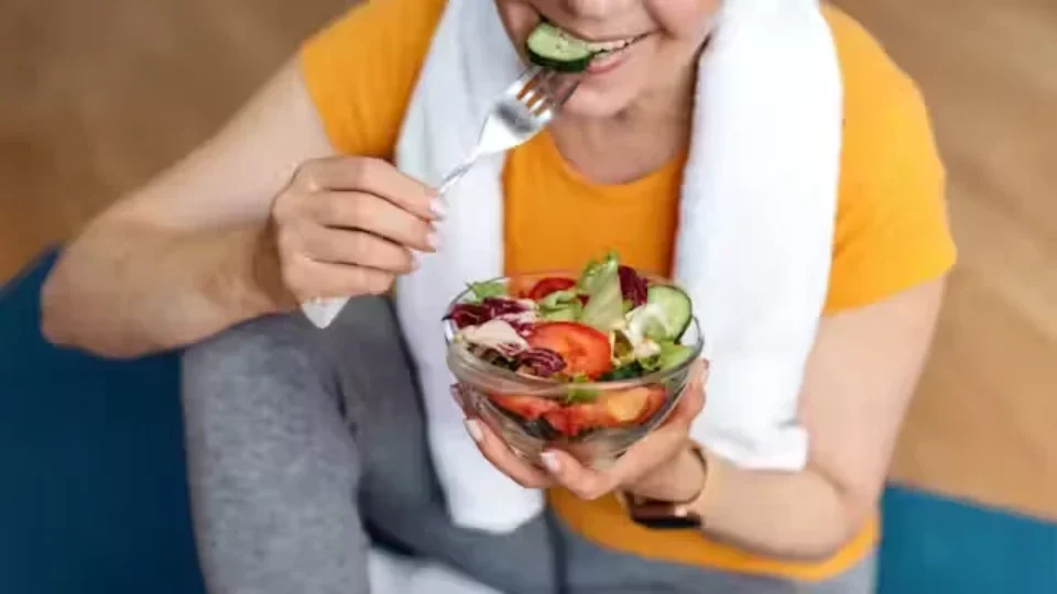 O que comer para evitar lesões musculares a partir dos 50 anos