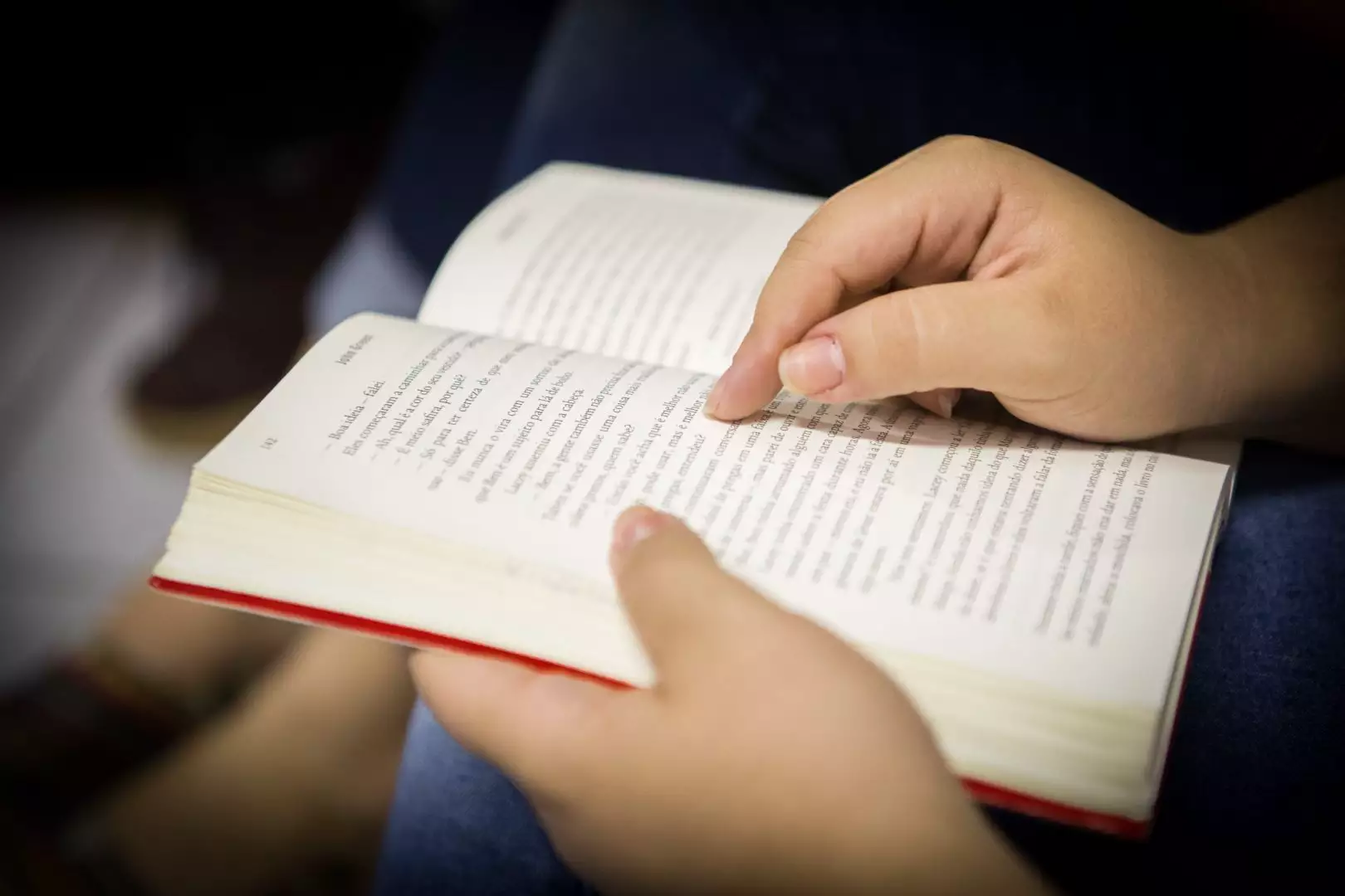 Segundo a pesquisa "Retratos da Leitura Digital Brasil 2024", 57% dos leitores preferem livros impressos, enquanto 22% optam por livros digitais e 21% não fazem distinção entre os formatos. Imagem: reprodução 