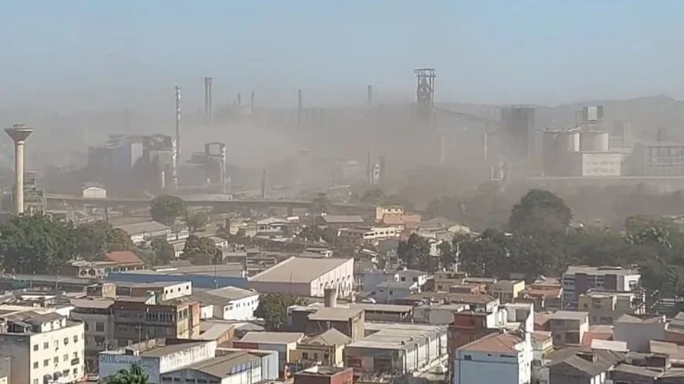 CSN é alvo de fiscalização por poluição atmosférica em Volta Redonda (RJ)