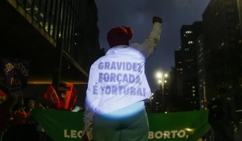 MP e juristas questionam lei que obriga cartazes antiaborto em hospitais do Rio
