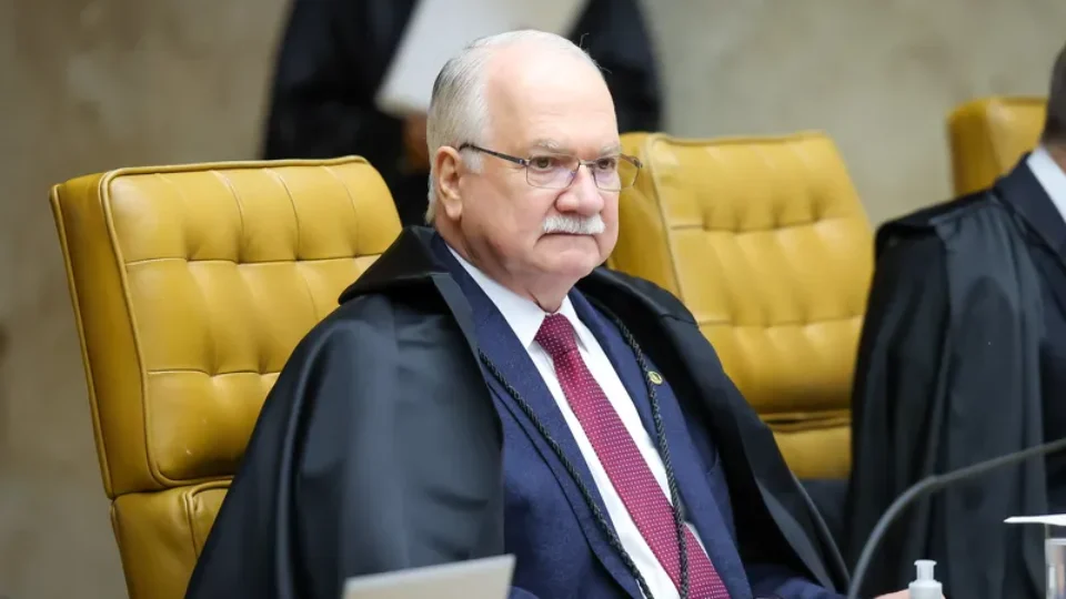 Fachin assume presidência do STF e diz que Moraes ‘merece nossa saudação e solidariedade’