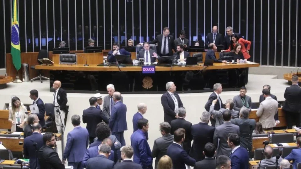 Congresso dificulta ajuste fiscal ao defender lobbies e agir por interesses próprios