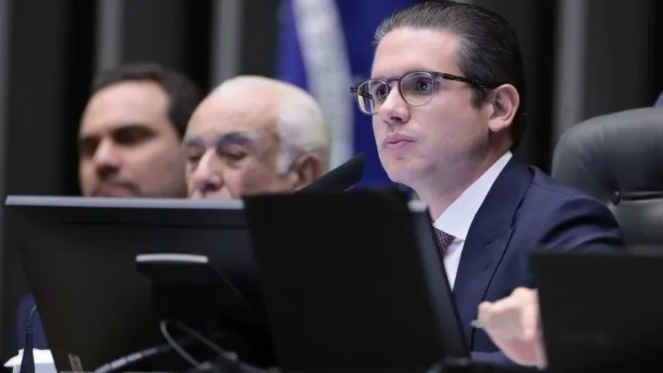 Congresso derruba aumento do IOF, mas governo mantém outras medidas de ajuste fiscal