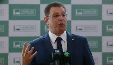 Líderes do governo reagem a fala de Sóstenes sobre dificultar indenização a aposentados