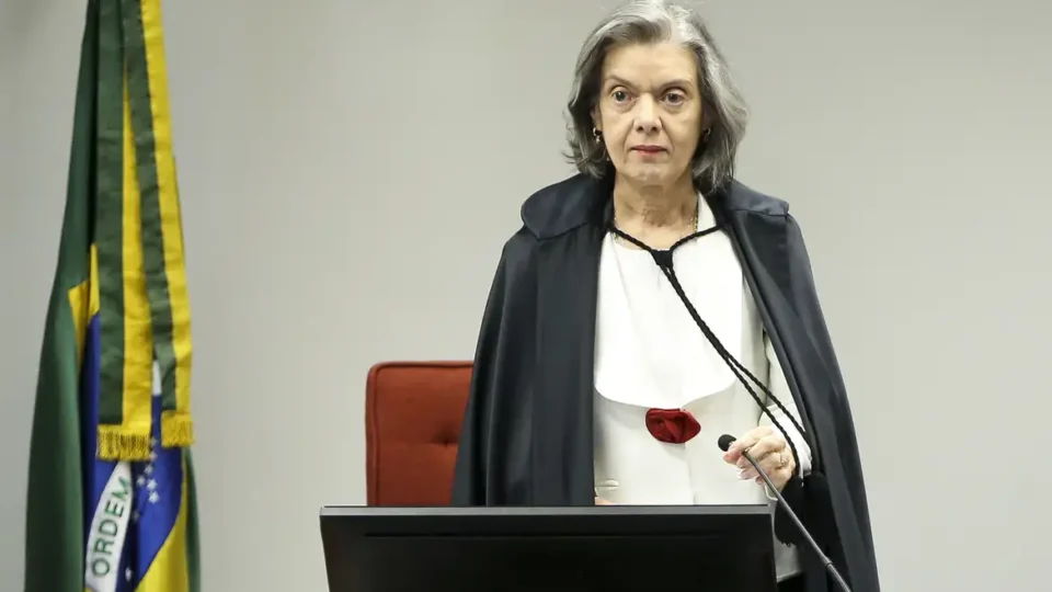 Cármen cobra fim do teletrabalho na Justiça Eleitoral em reunião sobre regras de conduta