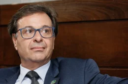 PF pede para investigar se ex-ministro de Bolsonaro tentou obter passaporte português para Mauro Cid