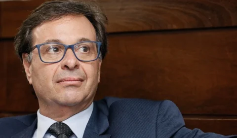 PF pede para investigar se ex-ministro de Bolsonaro tentou obter passaporte português para Mauro Cid