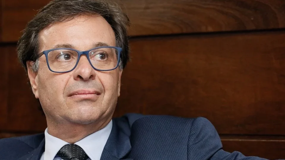 PF pede para investigar se ex-ministro de Bolsonaro tentou obter passaporte português para Mauro Cid