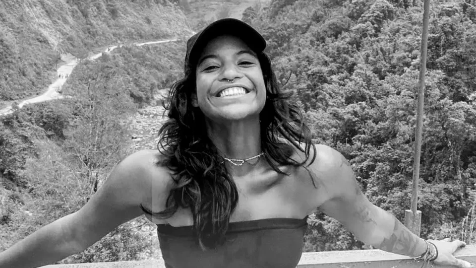 Velório de Juliana Marins começa com acesso ao público em Niterói (RJ)