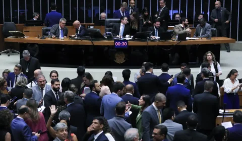 Câmara aprova urgência para suspender decreto do IOF