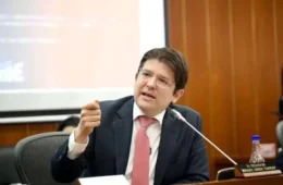 Pré-candidato à presidência da Colômbia é baleado durante evento em Bogotá