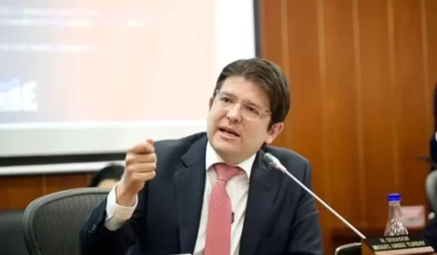 Pré-candidato à presidência da Colômbia é baleado durante evento em Bogotá