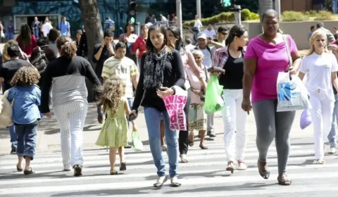 Empresas pagavam, em média, 15,8% mais a homens que a mulheres em 2023