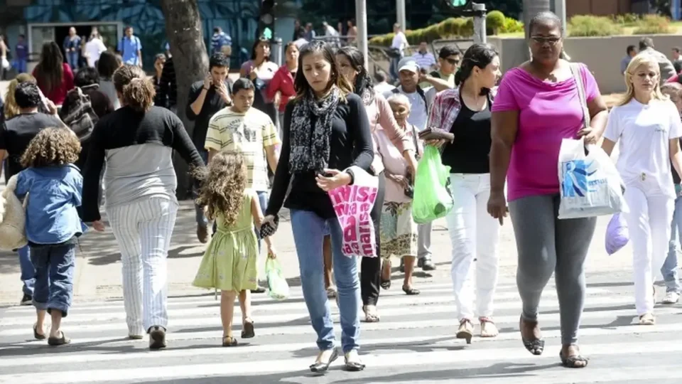 Empresas pagavam, em média, 15,8% mais a homens que a mulheres em 2023