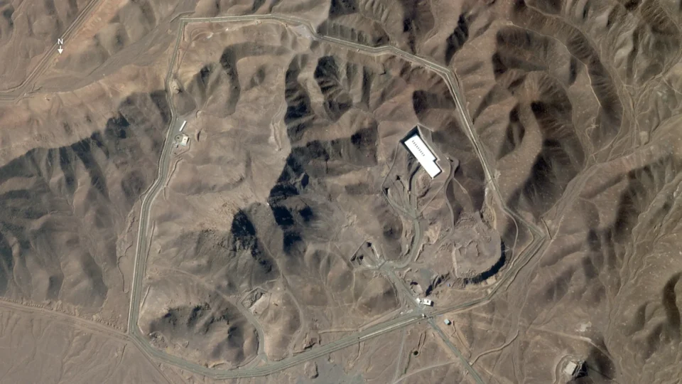 Estados Unidos bombardeiam três instalações nucleares no Irã