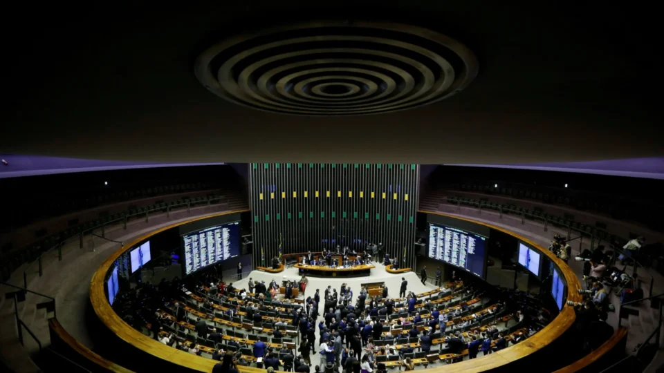 Deputado do MDB manda emenda para recapear condomínio de luxo onde mora em SP