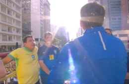 Tarcísio afaga Bolsonaro em protesto, critica governo Lula e poupa STF